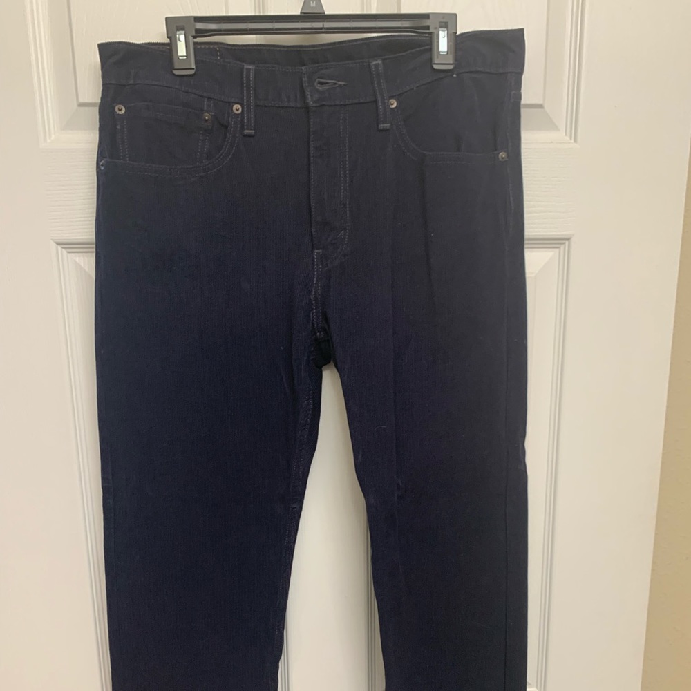 Men’s navy Levi cords. NWOT